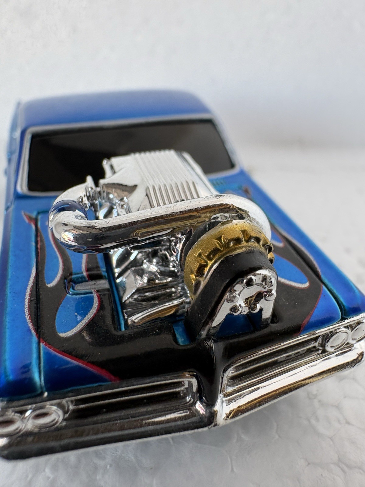Muscle Machines 1965 Pontiac GTO Blue w/ Flames Chrome Blower 1/64 Diecast Car