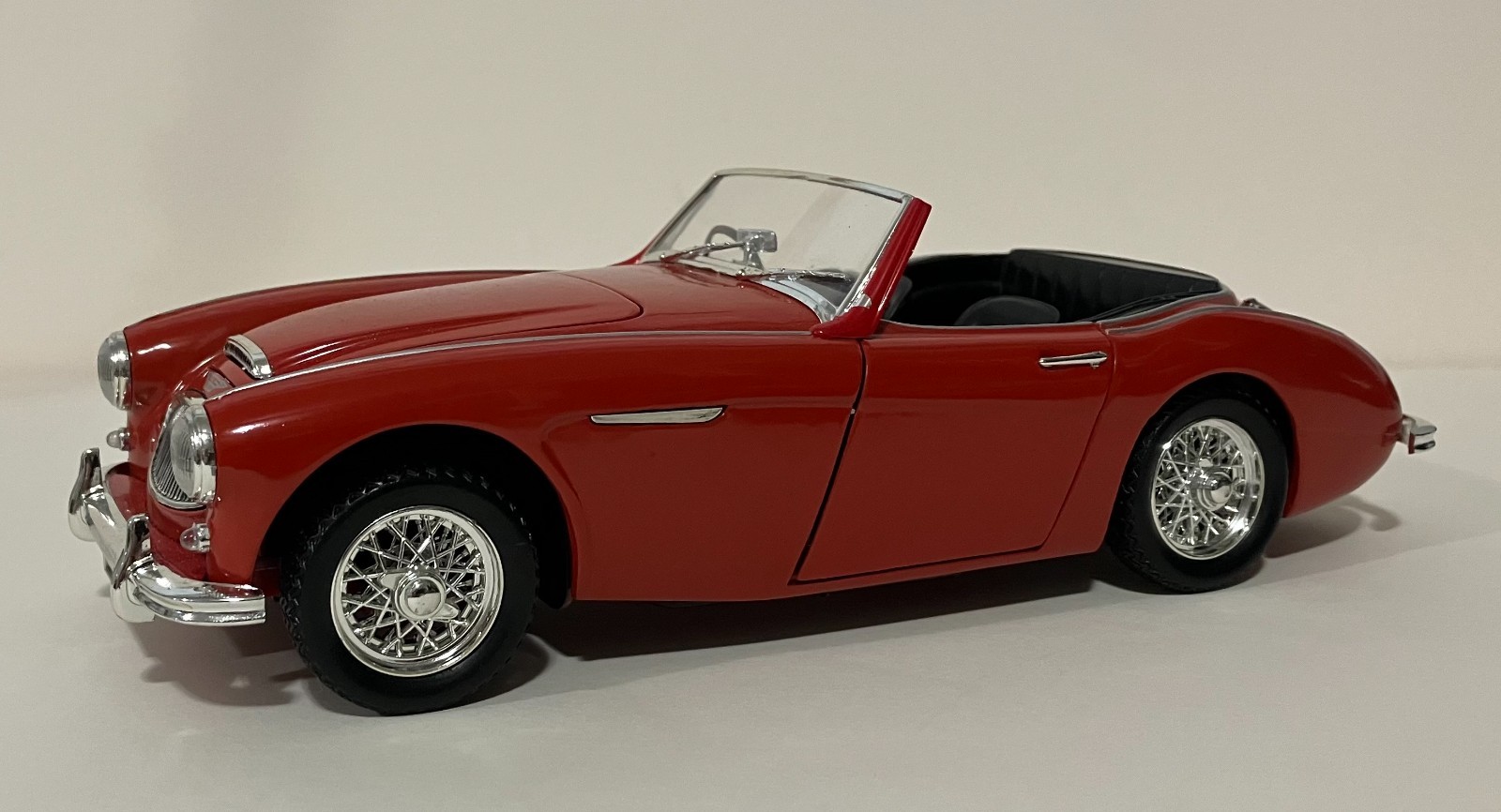 ERTL 1961 Austin Healey 3000 II Tri-Carb European Classics 1:18 Scale Diecast