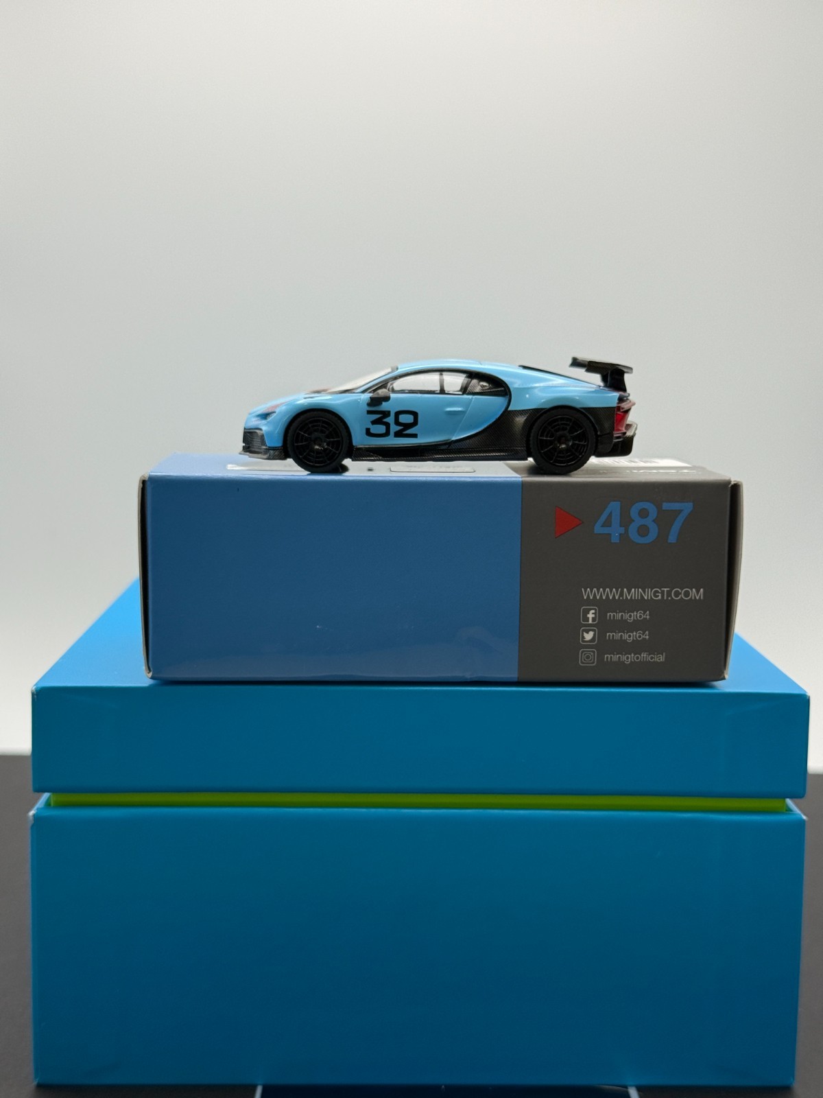Mini GT Bugatti Chiron Pur Sport 487