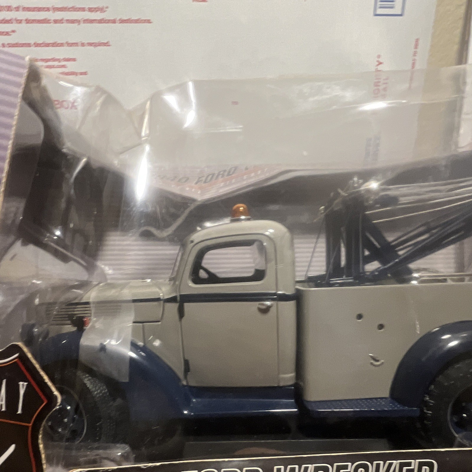 Highway 61 Collectibles 1940 Ford Wrecker Tow Truck 1:16 Diecast Working Winch