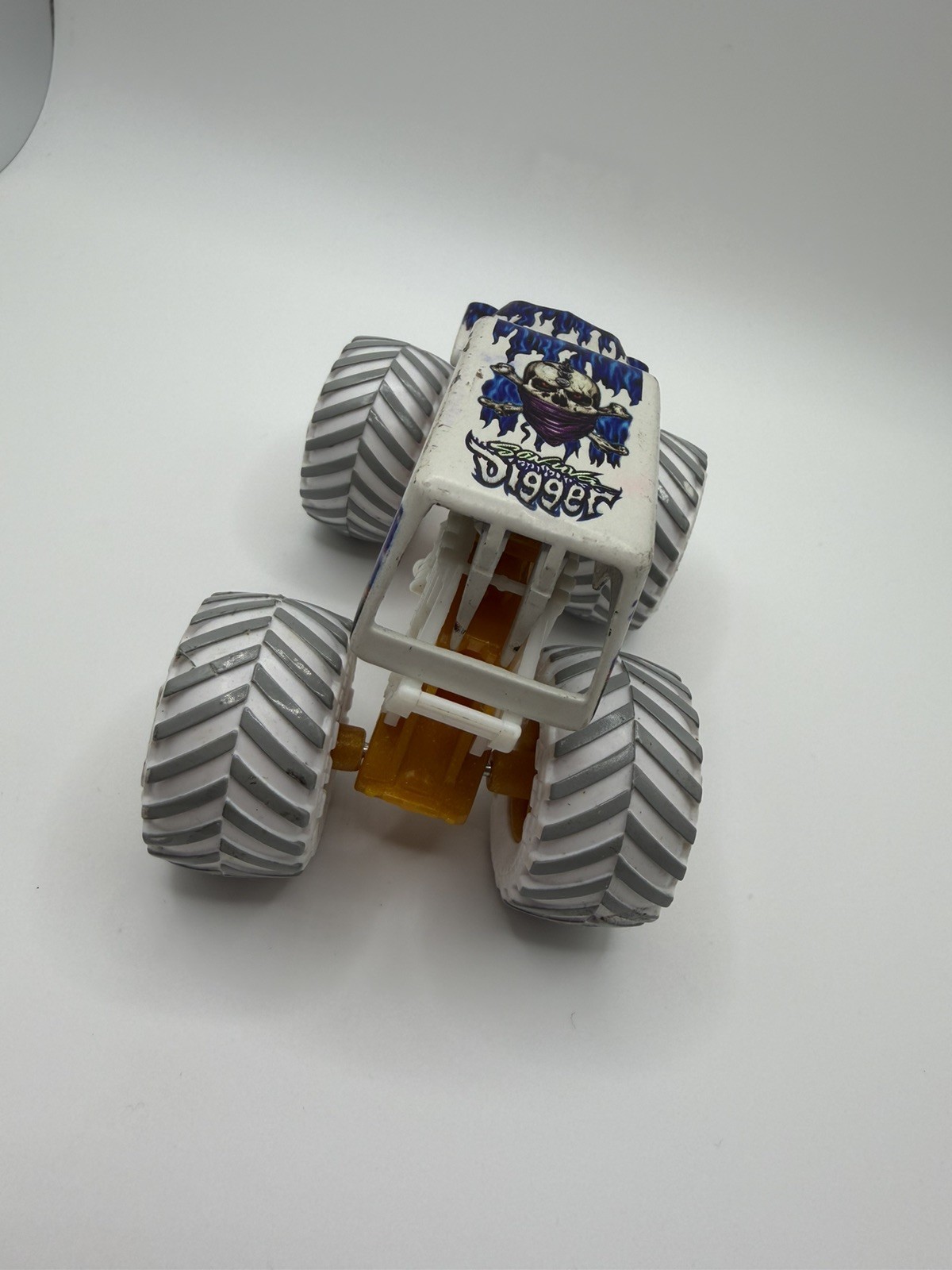 Spin Master Monster Jam Walmart Gears And Galaxies Series Son Uva Digger 1/64