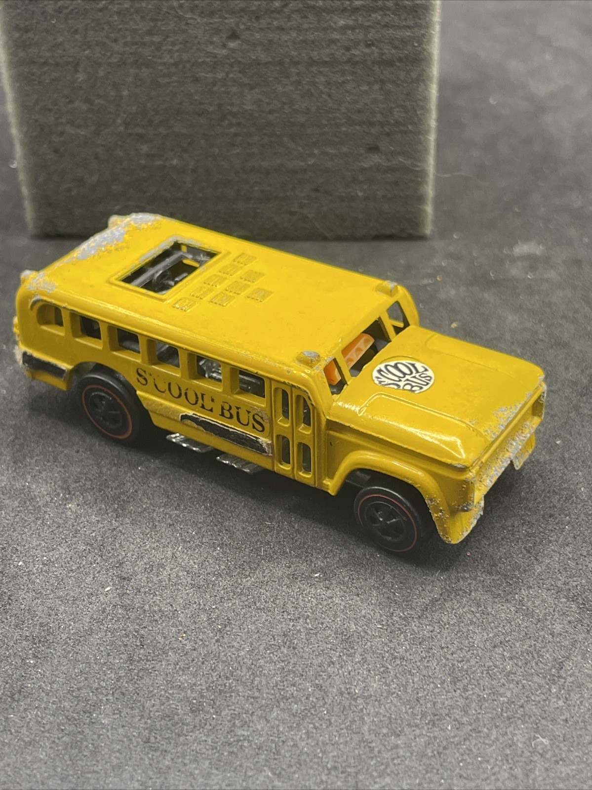 Vintage 1970 HOT WHEELS S’Cool Bus The Heavyweights Yellow Redline Decals 21