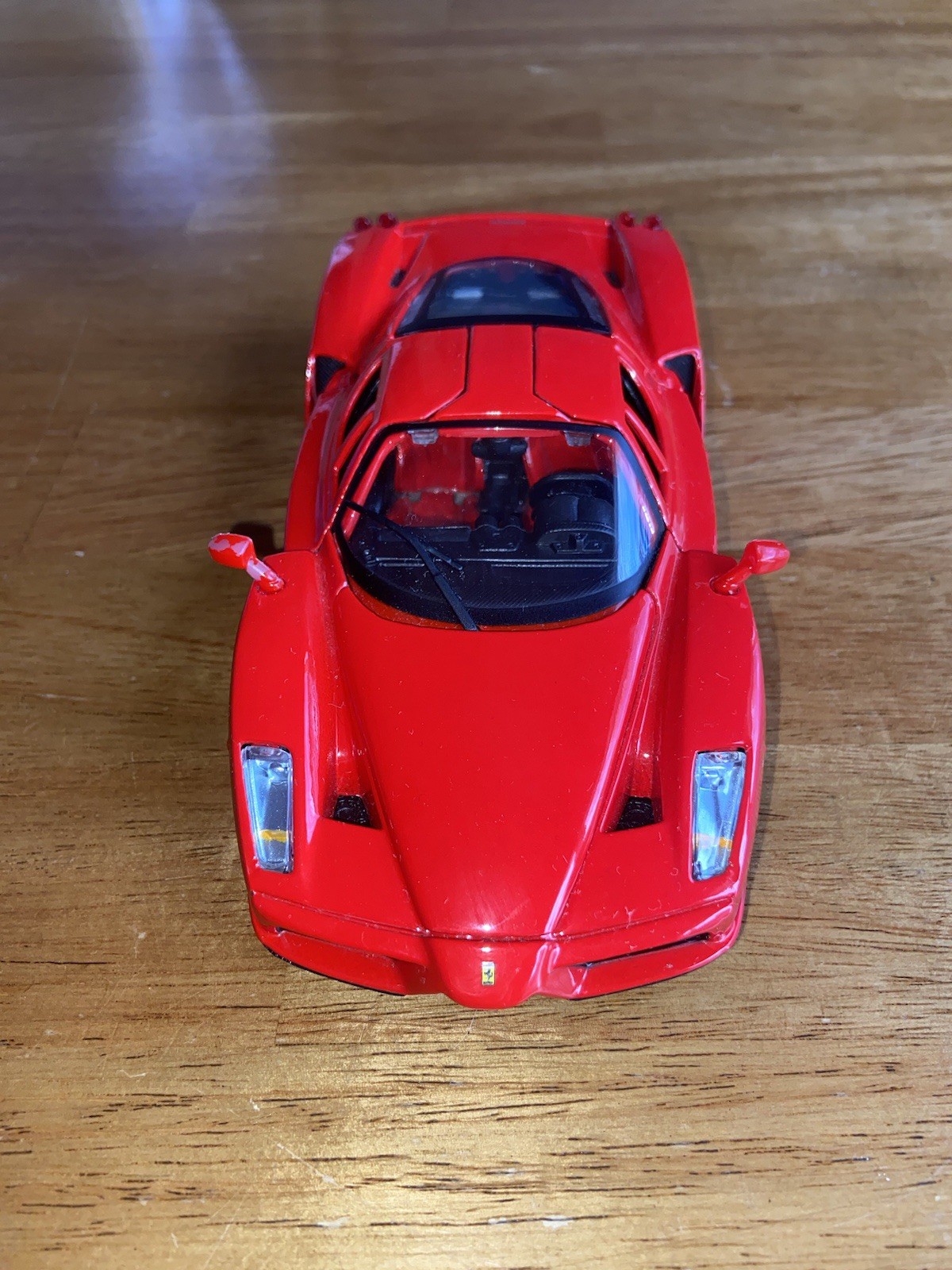 Maisto 1:24 Enzo Ferrari Red