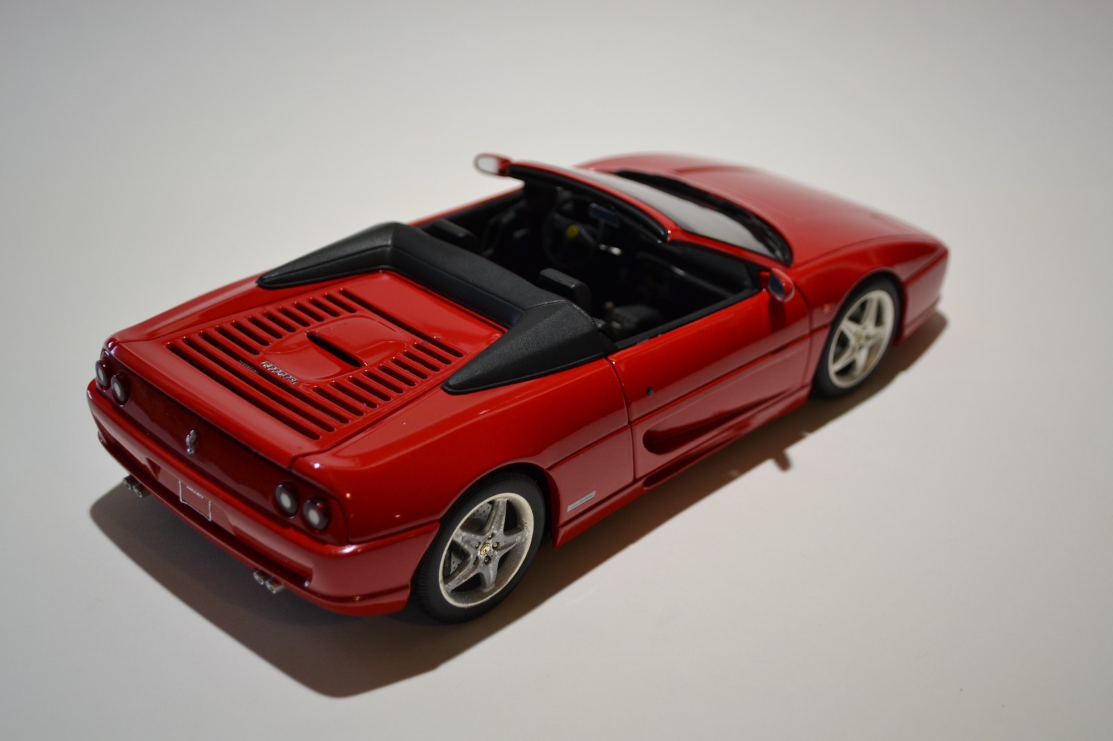 1/18 UT Models Ferrari 355 Spider Rosso Corsa No Box