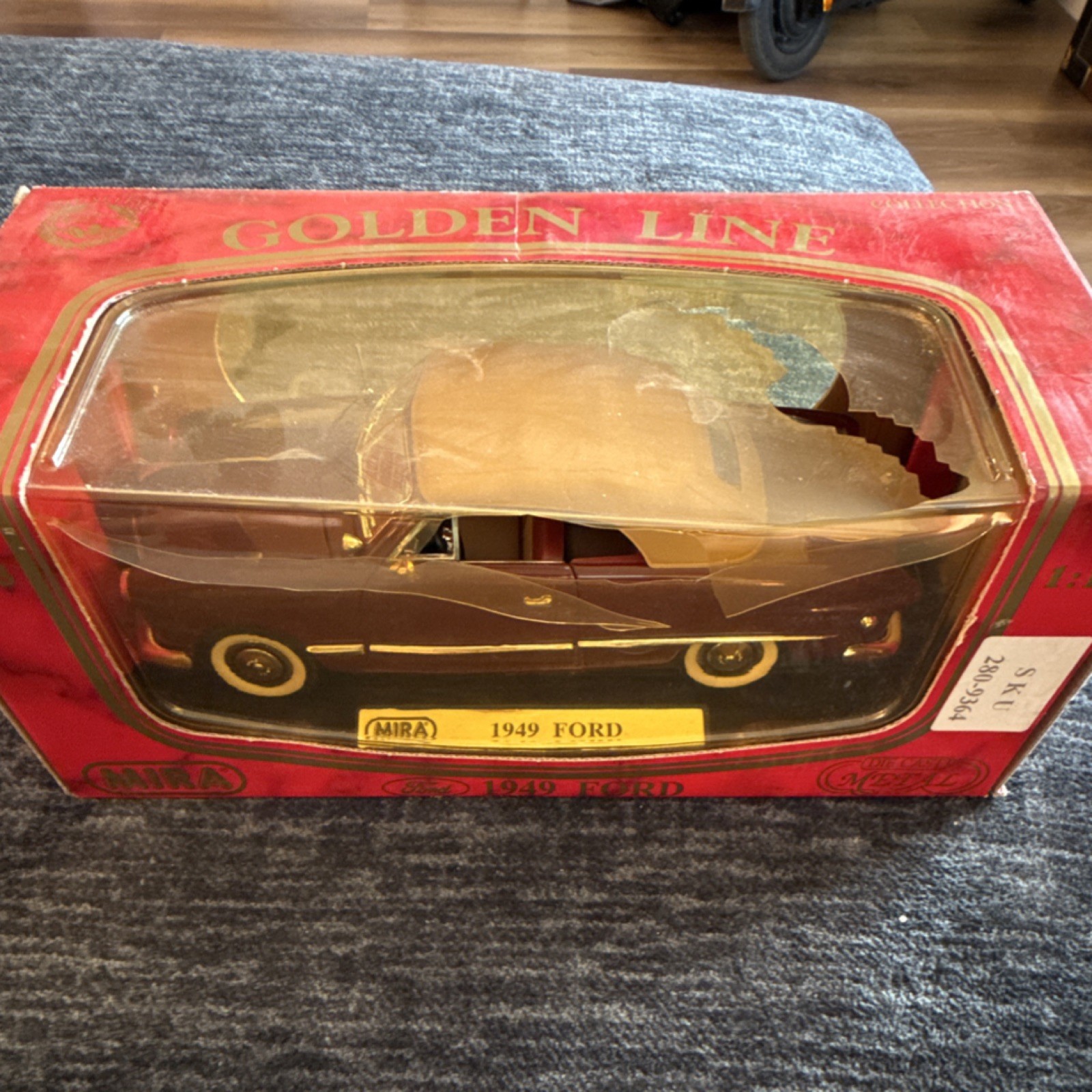 MIRA Golden Line 1:18 1949 Ford Diecast Car Brown Model With Case Collectible