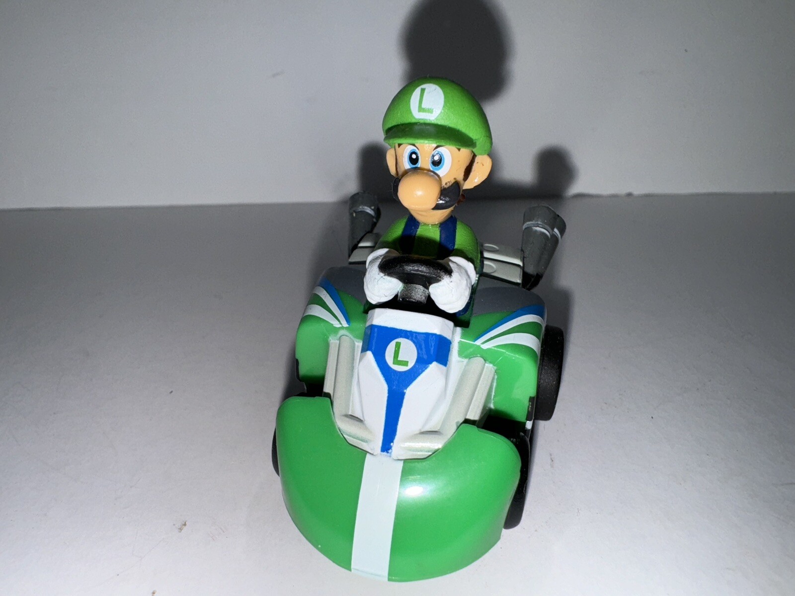 MARIO KART PULL BACK RACERS. ( LUIGGI) 2009