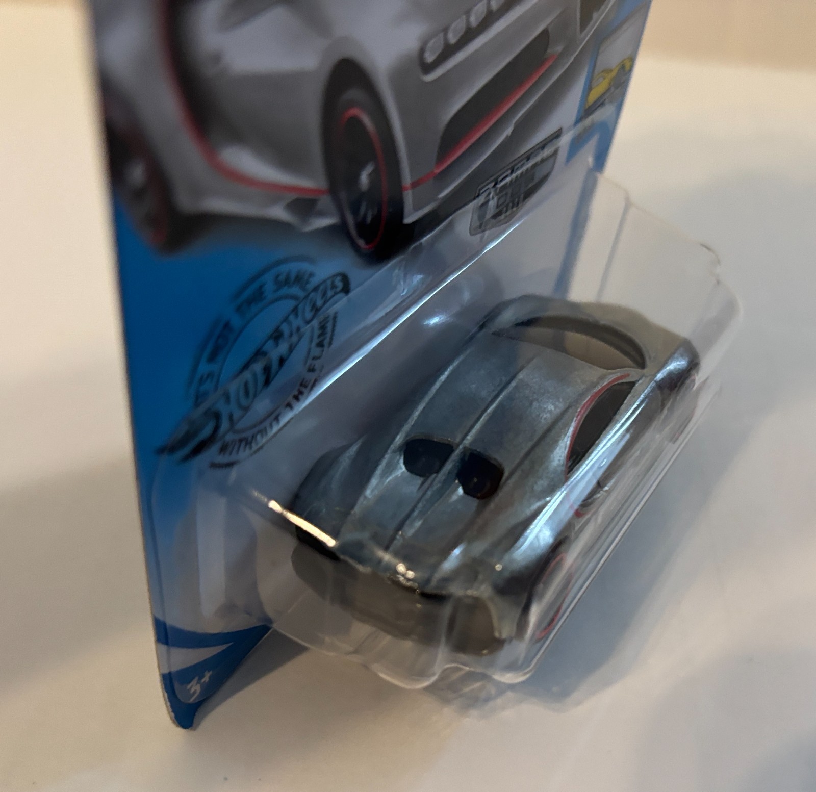 Hot Wheels ZAMAC 16 BUGATTI CHIRON Factory Fresh Walmart Exclusive Crack Blister