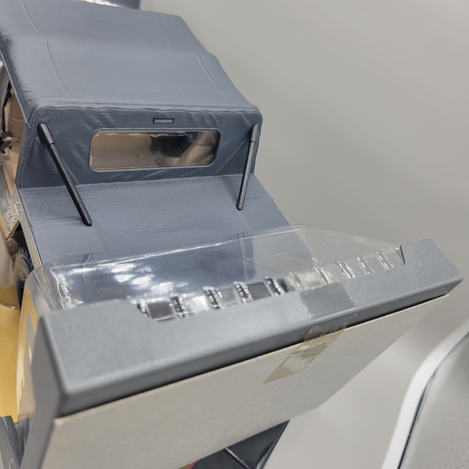 Maisto Hummer Hard Top 4×4 1:18 Scale Diecast Model Truck Military Humvee Silver