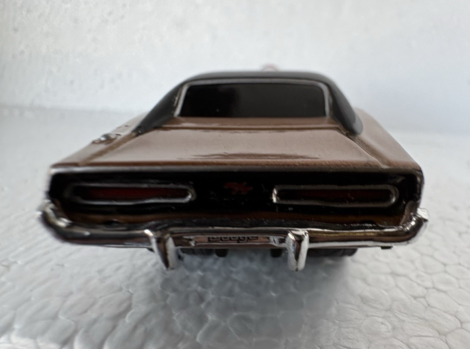 Muscle Machines Dodge Challenger R/T Bronze Chrome Blower Pink Intake 1/64