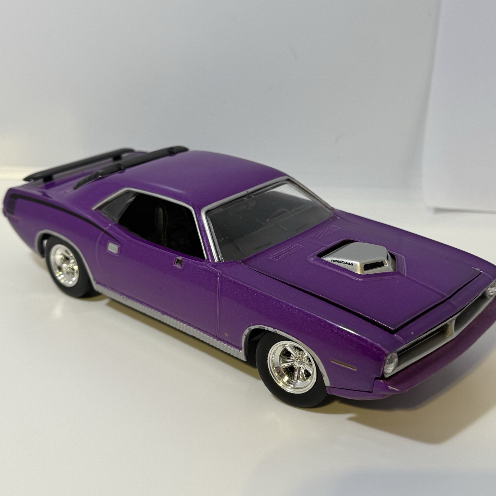 Johnny Lightning 1:24 1970 Plymouth HEMI Barracuda Purple Die‑Cast