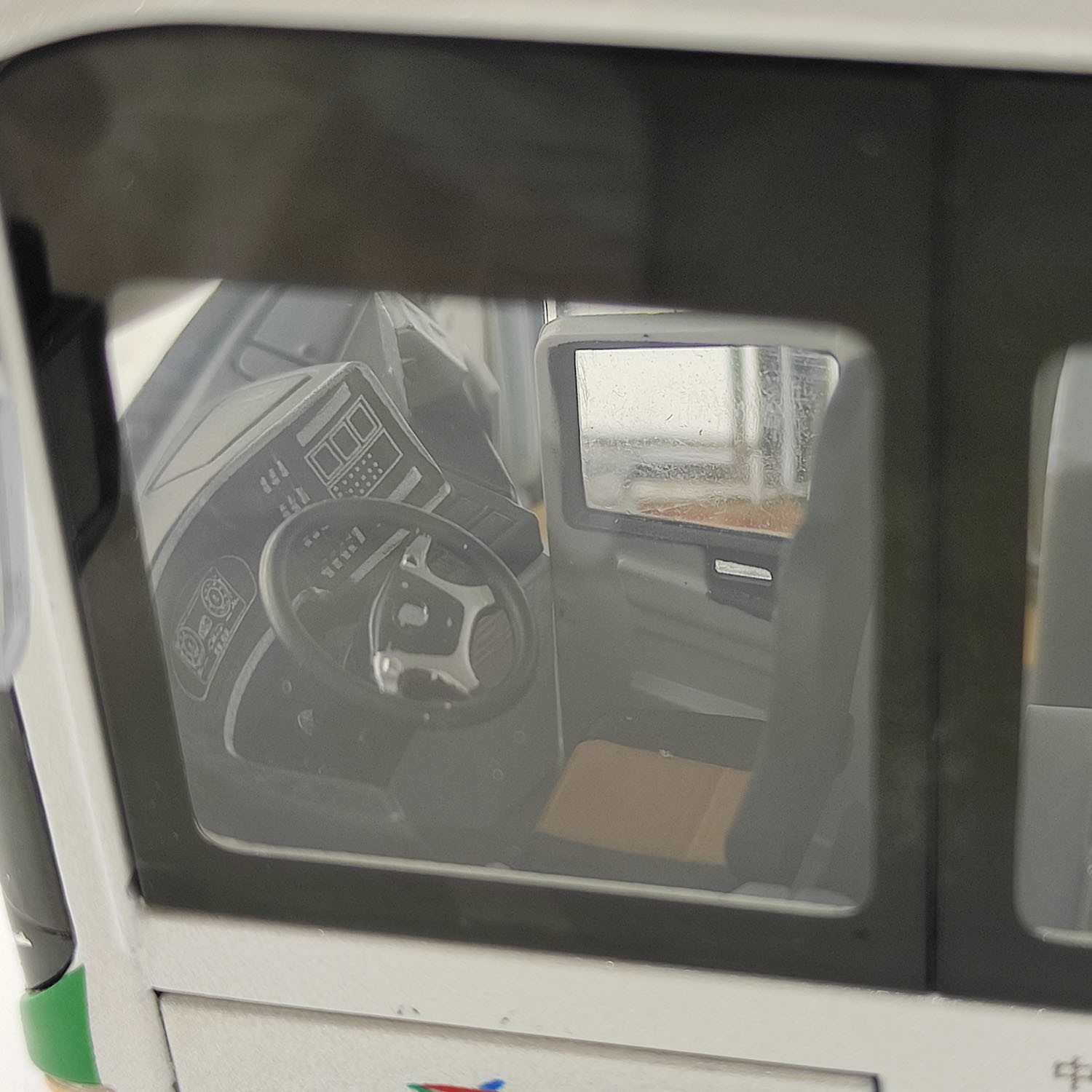 Original 1/43 Zhongtong Bus N12 LCK6126EVGRA1 Qingdao Bus Alloy Model