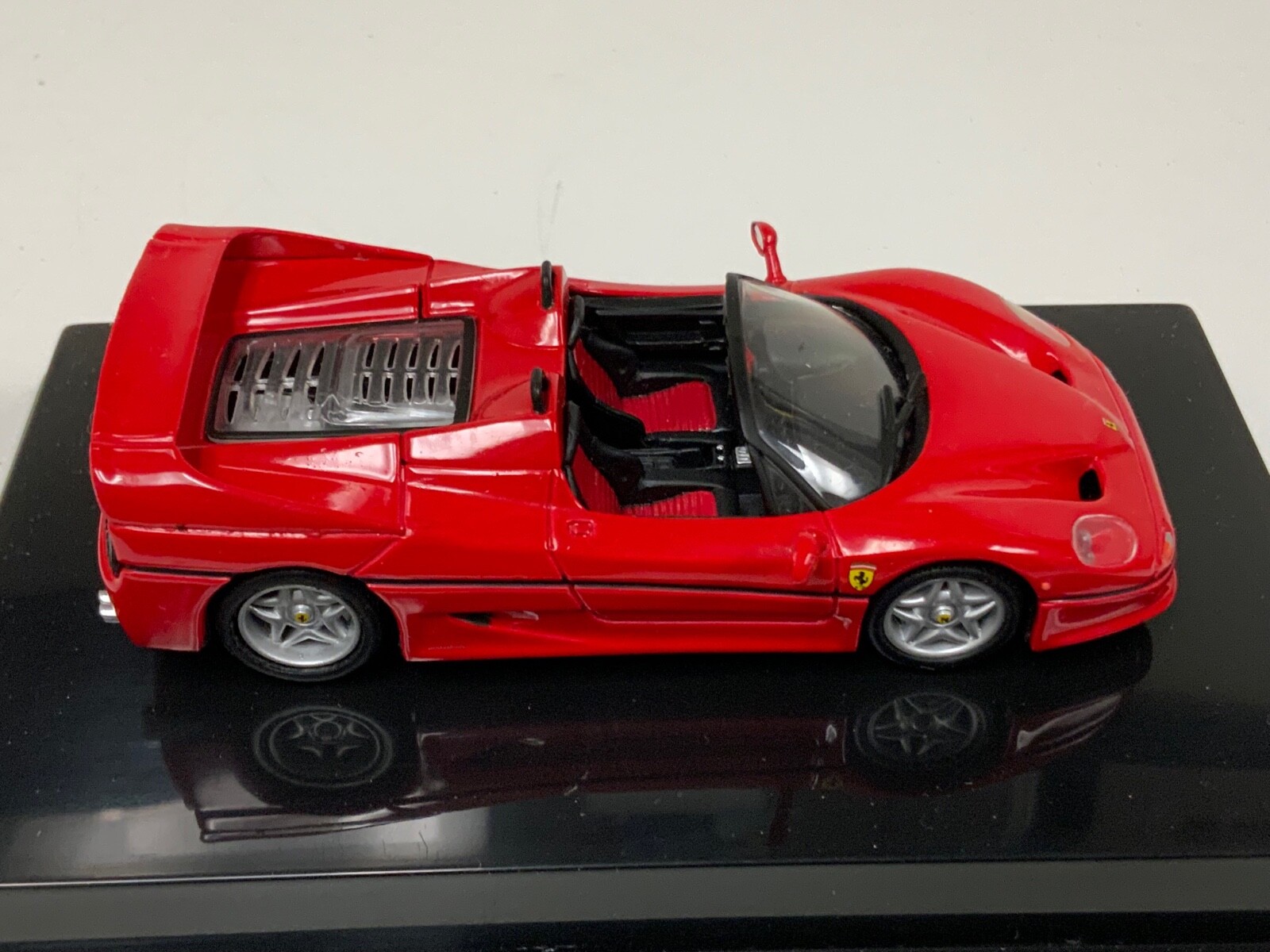 1/43 Mattell Hot Wheels Ferrari F50 Spyder in Rosso Corsa Red