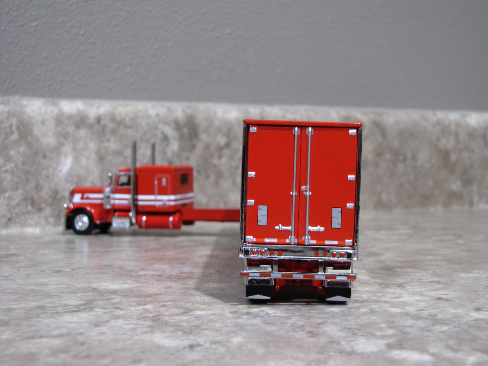 DCP 1/64 Can’t Afford It Ganski Red Peterbilt 389 Utility Refrigerated 60-1325
