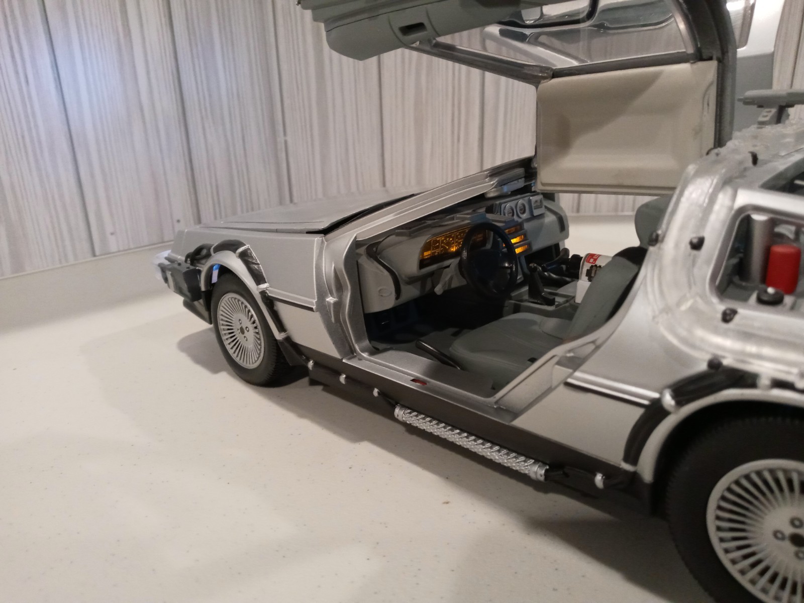 2009 Lights & Sound Diamond Select Back To The Future Delorean 1/15 Scale