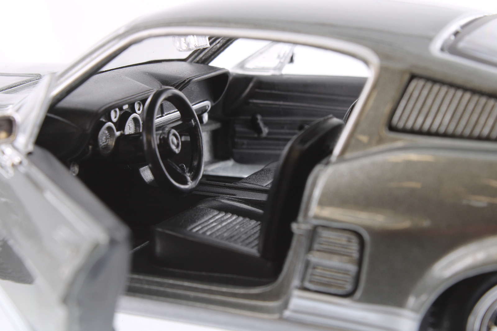 1967 FORD MUSTANG GT-500 HARD TOP 1/24 DIECAST CAR SHOWCASTS 37260