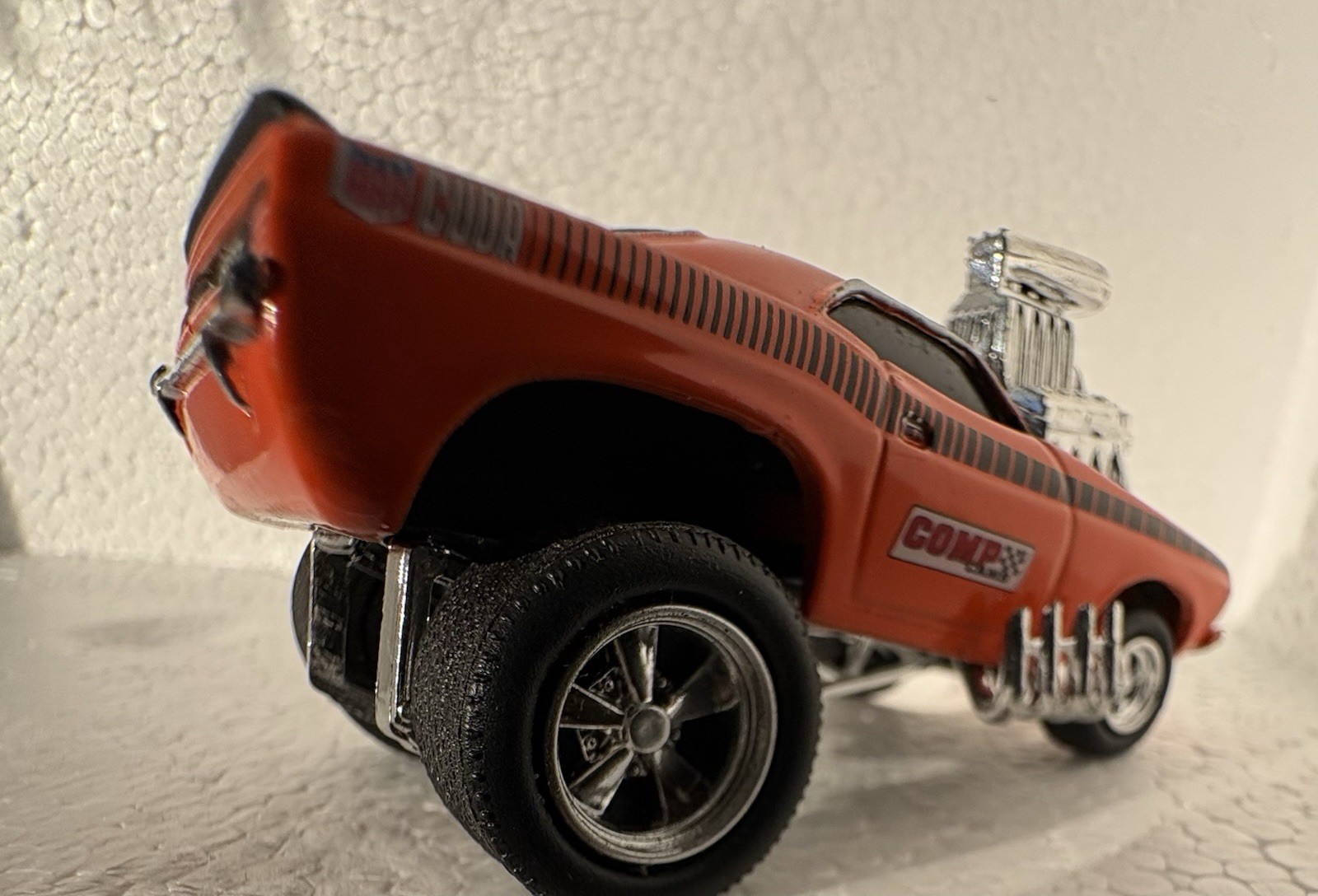 Muscle Machines 1970 Plymouth Barracuda AAR ‘Cuda 2000 Original Funline 1/64