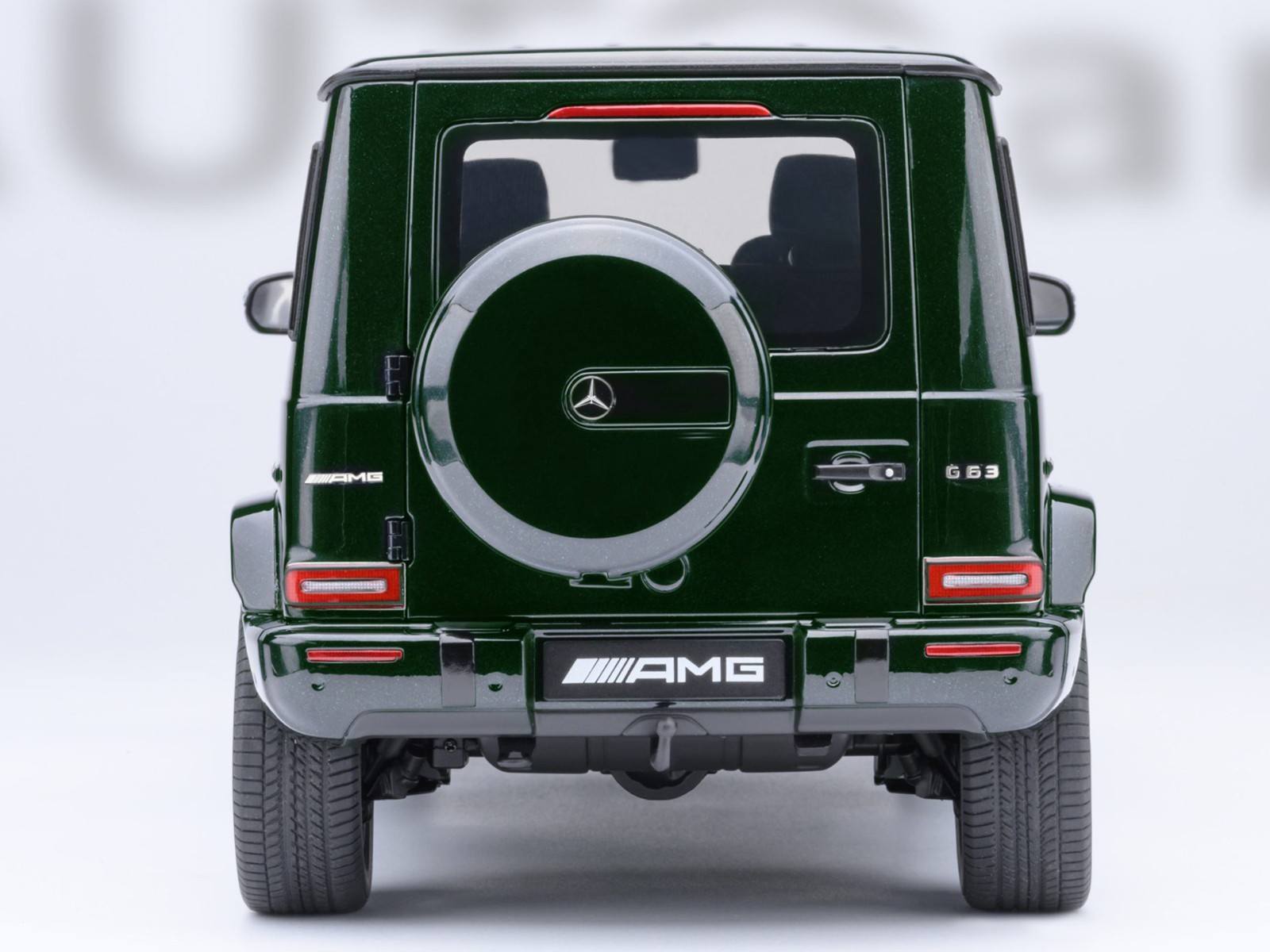 2019 MERCEDES-BENZ AMG G63 EMERALD GREEN 1/18 MODEL CAR BY AUTOART 76355