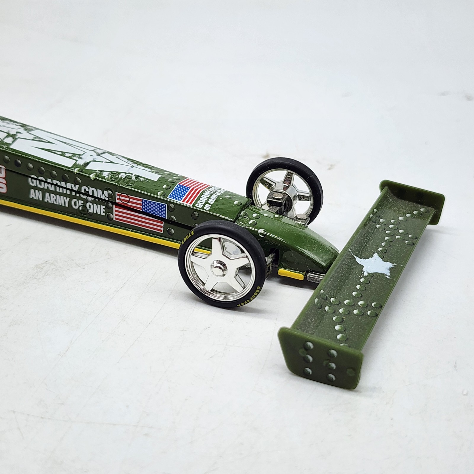 44D Racing Champions 1:24 Tony Schumacher U.S. Army Matco 2004 NHRA Dragster