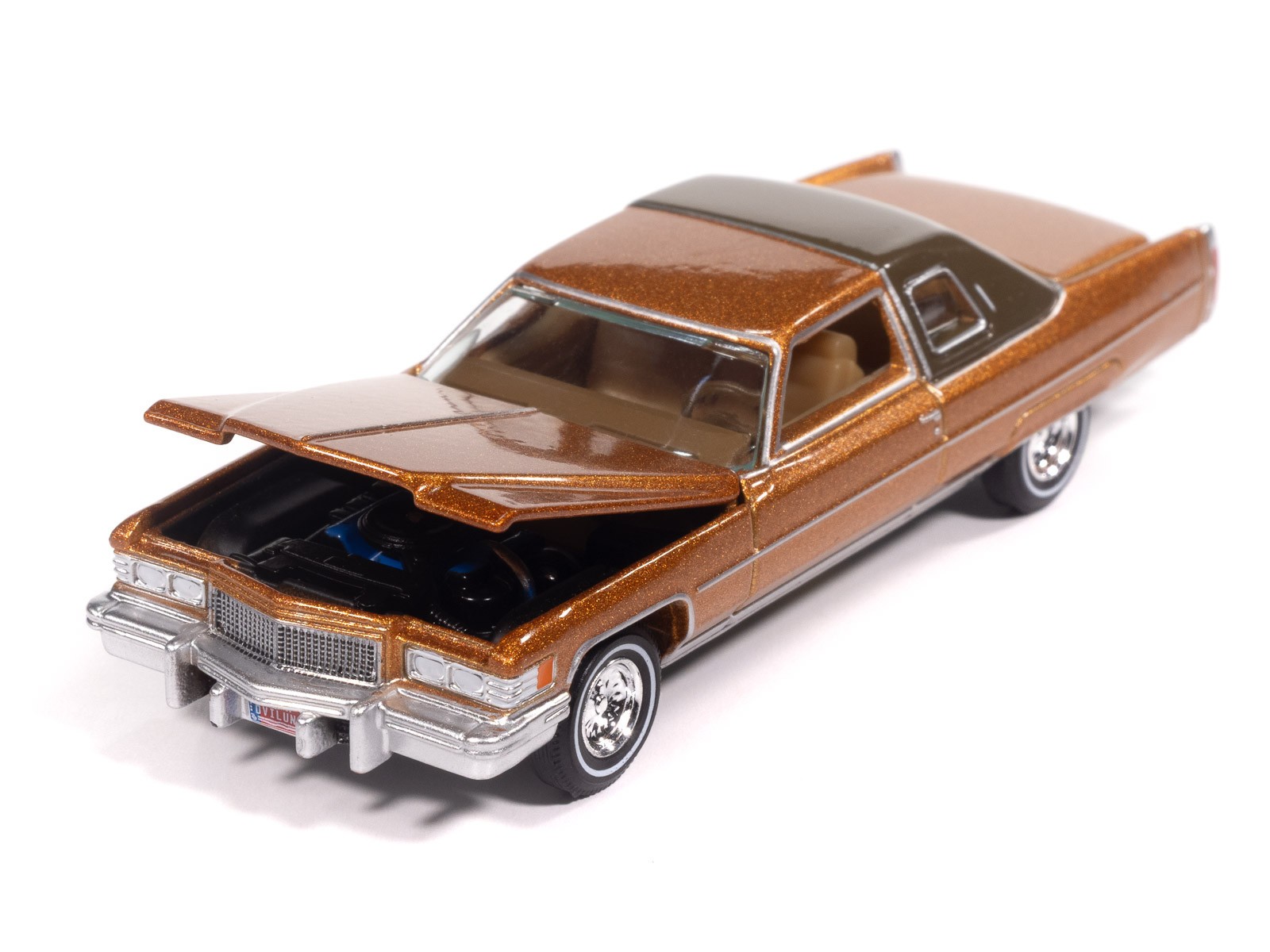 Auto World Luxury Cruisers Amberlite Firemist 1976 Cadillac Coupe DeVille 1:64