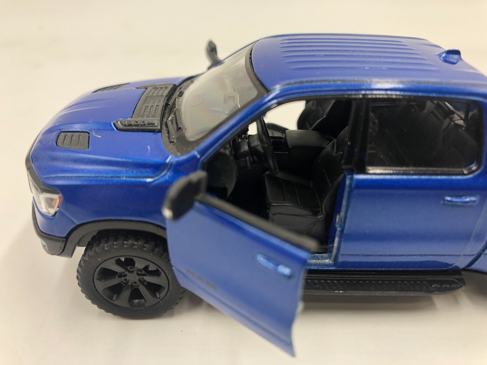2 Kintoy Die Cast Dodge Ram 1500 Die Cast Red and Blue