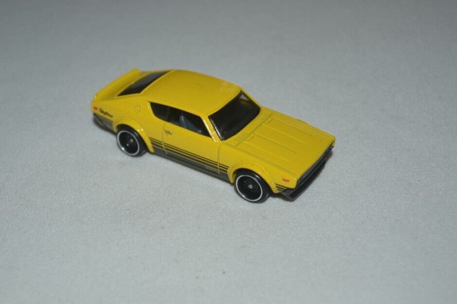 HOT WHEELS THEN AND NOW – NISSAN SKYLINE 2000 GT-R YELLOW LOOSE FREE SHIPPING