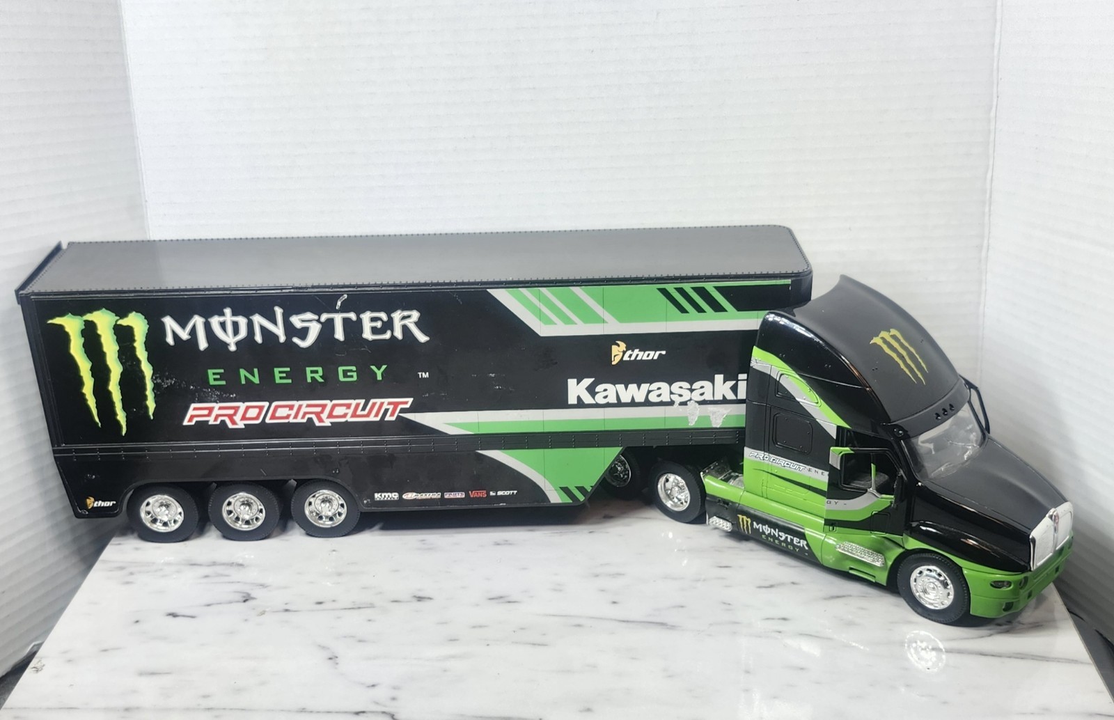 Thor Kawasaki Monster Energy Diecast 1:32 Tractor Trailer