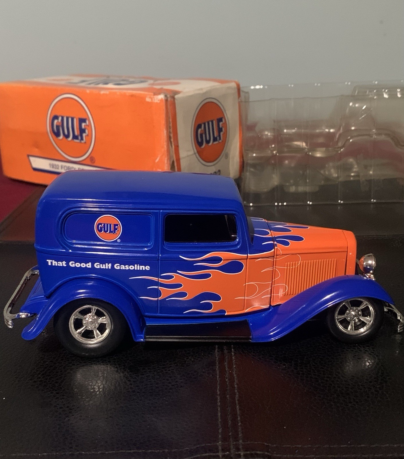 Gulf 1932 Ford Delivery Scale 1:25 Diecast Metal Limited Edition 2006.Damged Box