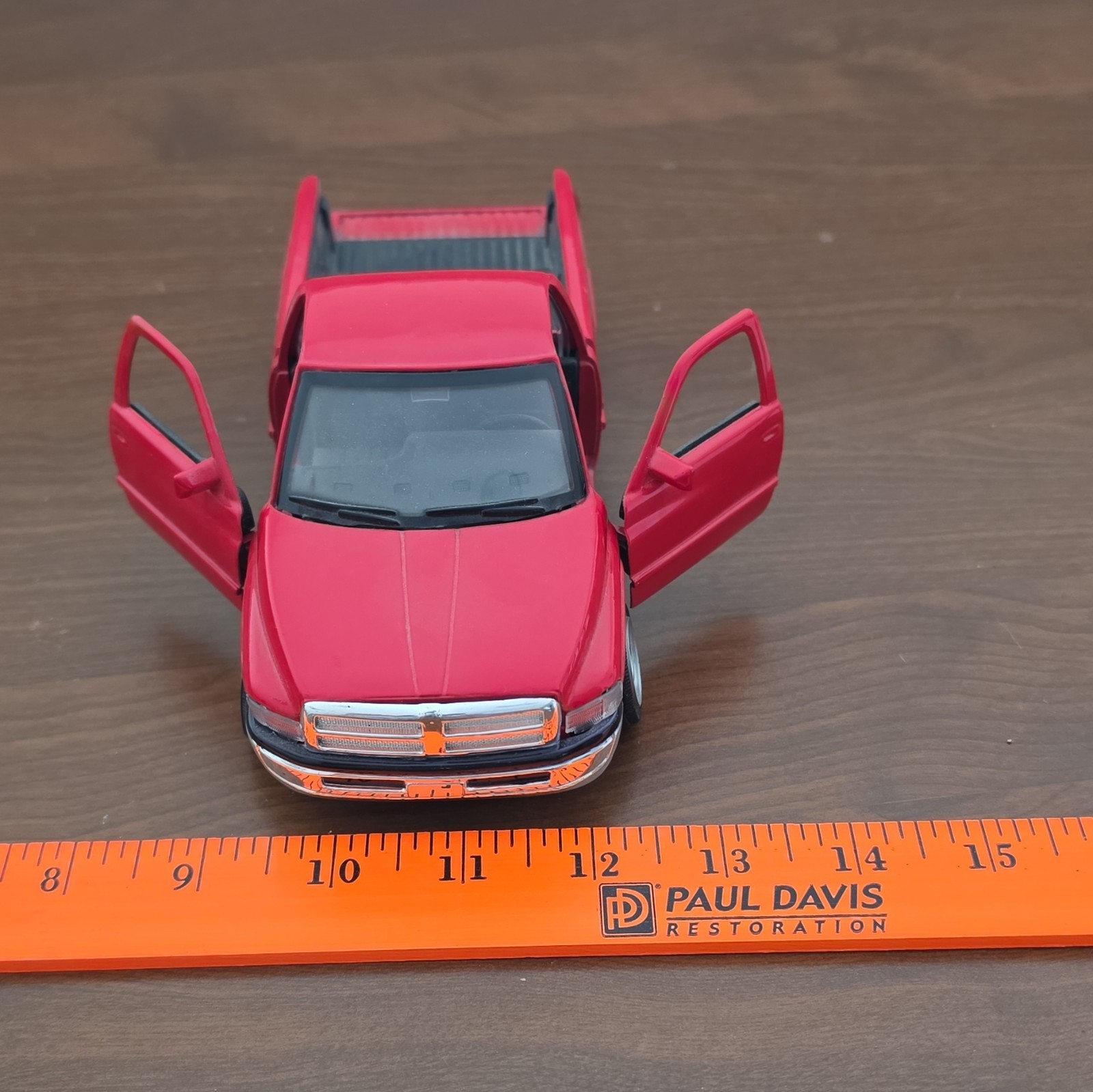 1/46 MAISTO TRUCK 1990’S DODGE RAM 1500 PICKUP TRUCK RED