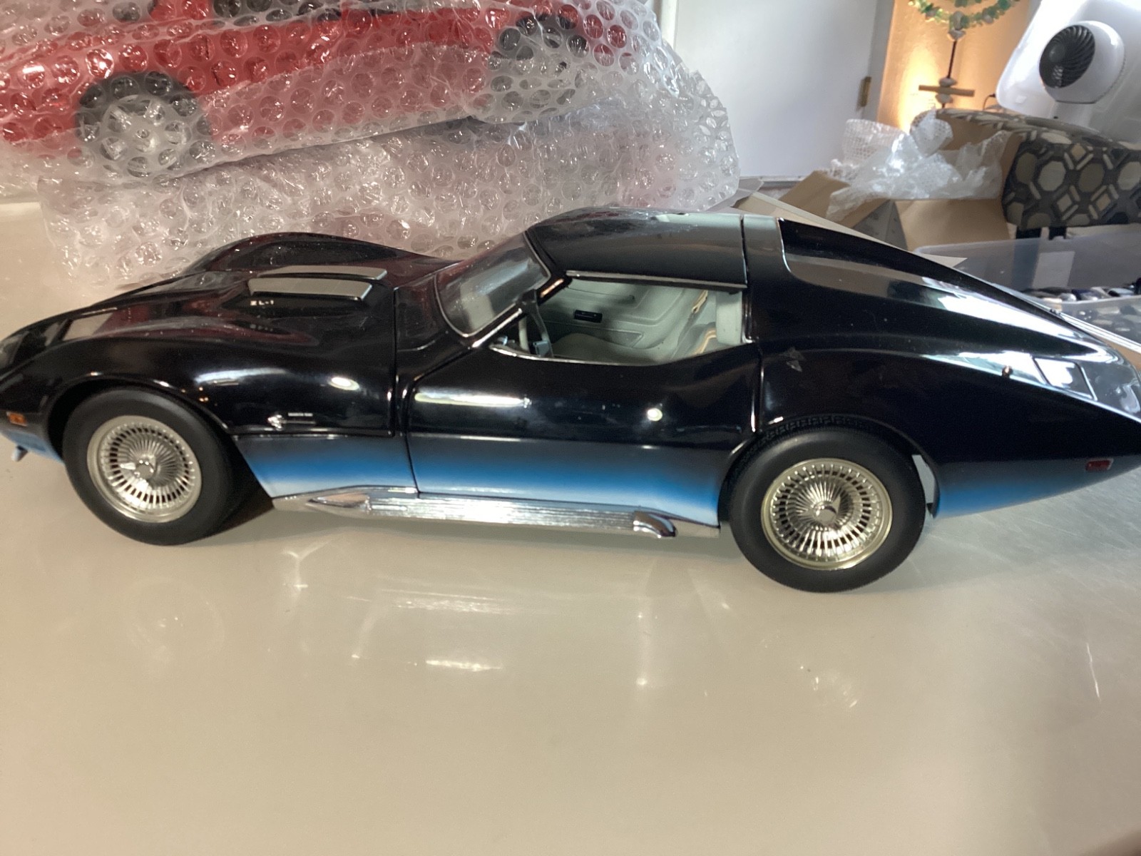 1/18 AUTOART CHEVROLET MANTA RAY blue and black