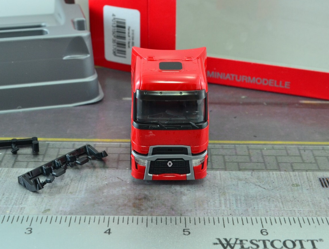 Herpa 351706 Renault T Facelift 3 Axle Tractor Unit Truck Red 1:87 HO Scale