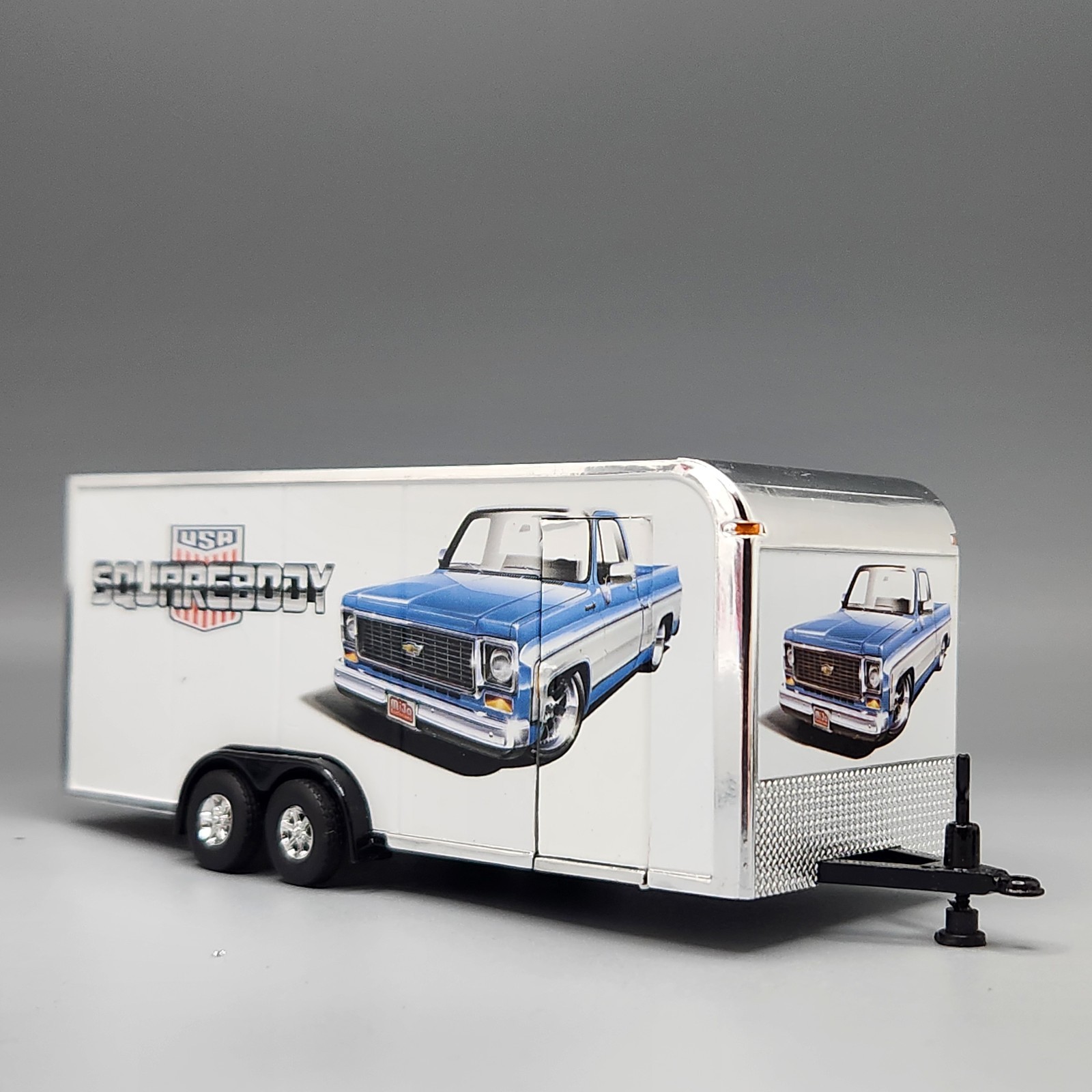 Enclosed car trailer w opening door Collectible 1/64 Scale Collector Car