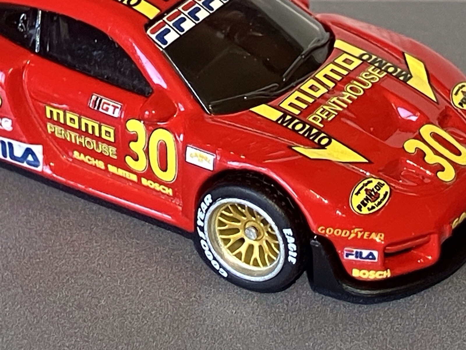 1/64 Custom Hot Wheels PORSCHE 935 w/real riders MOMO Custom