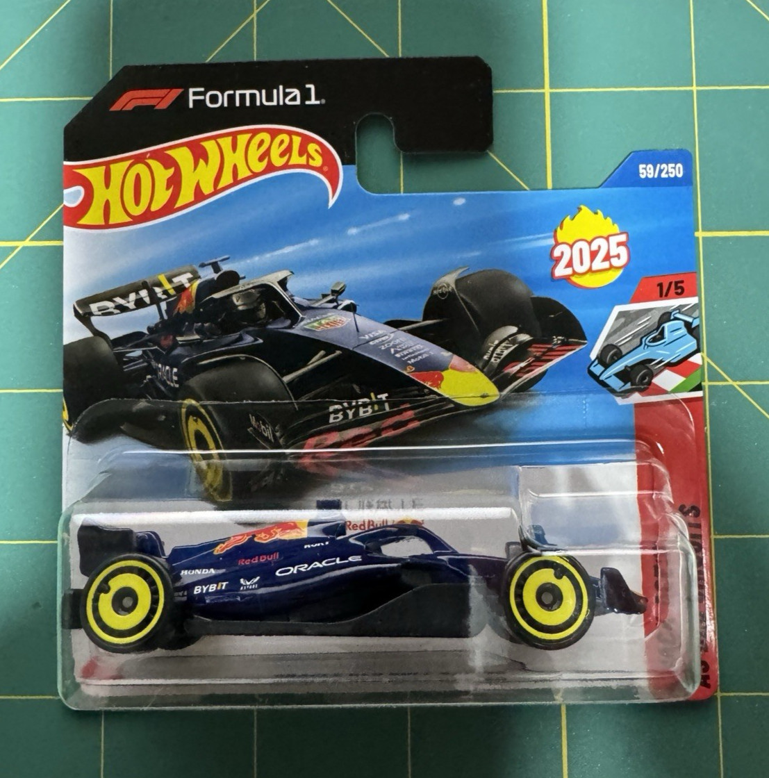 Hot Wheels Formula 1 Short Card Oracle Red Bull Racing 1/5