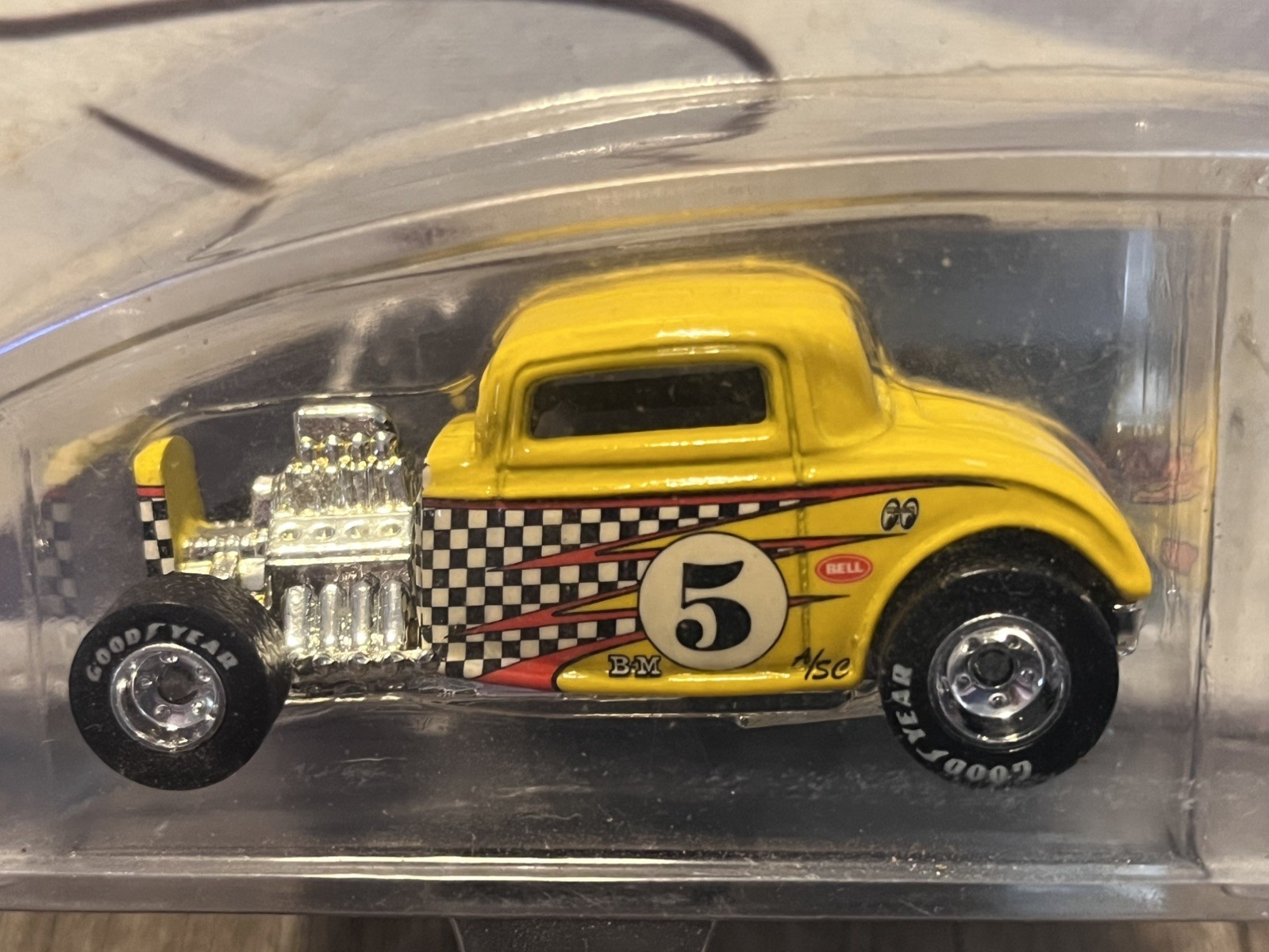 100% Hot Wheels Yellow ‘32 Ford Hot Rod Rod & Custom Magazine