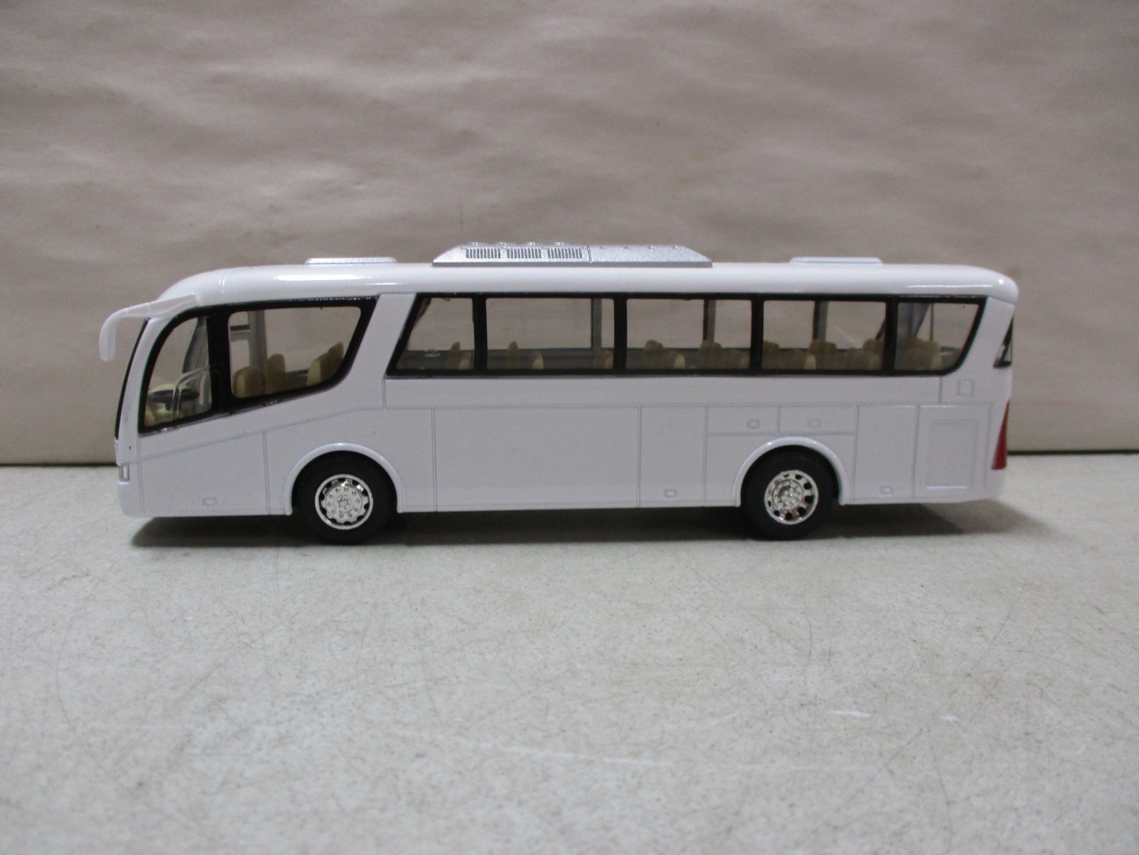 Kinsfun Coach Bus