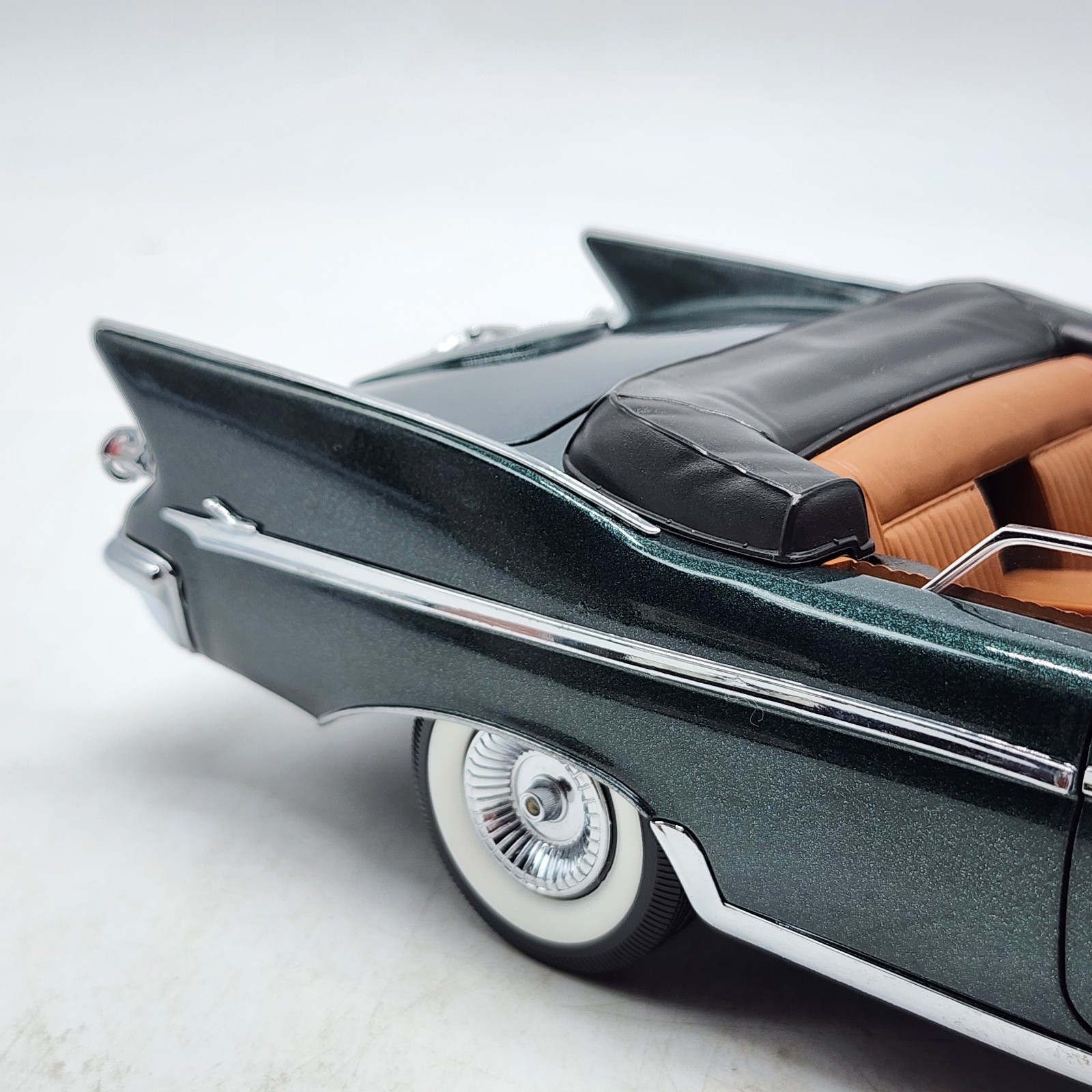 54Z Signature Models 1961 Imperial Crown Convertible 1:18 Rare Color Variant