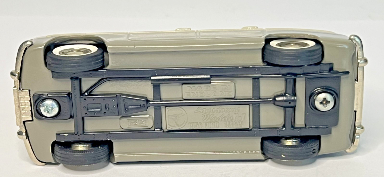 Lansdowne 1:43 Scale LD7 1954 Ford Zephyr Zodiac Sedan – 2 Tone Gray
