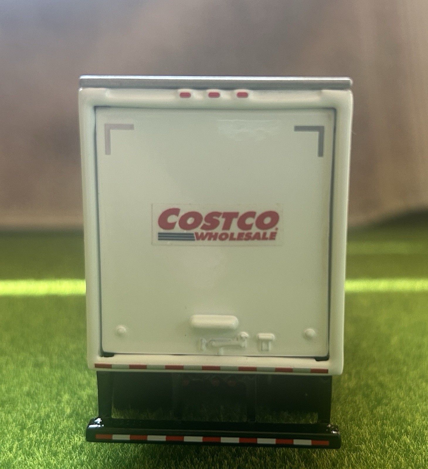 1/64 SpecCast DCP IXO…Box Delivery Truck….Freightliner