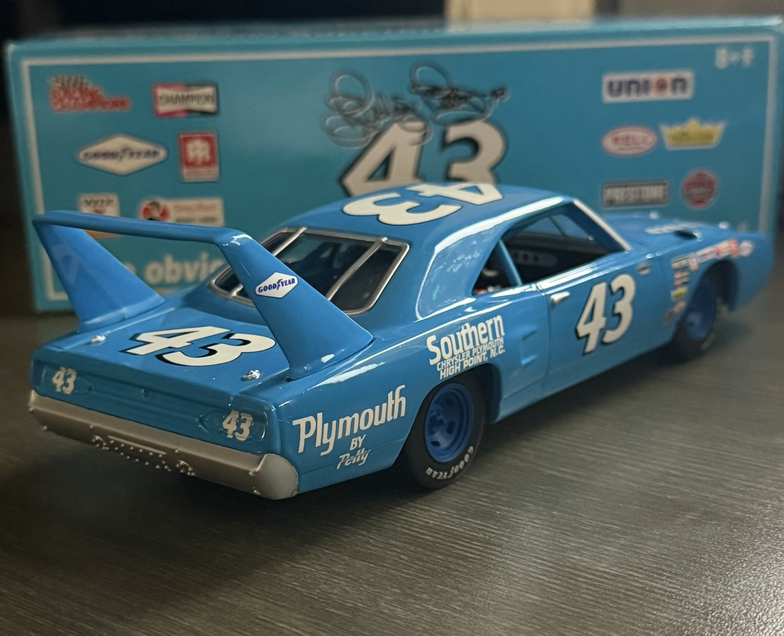 Racing Champions 1:24 Richard Petty 1970 Plymouth Superbird #43 Limited Edition