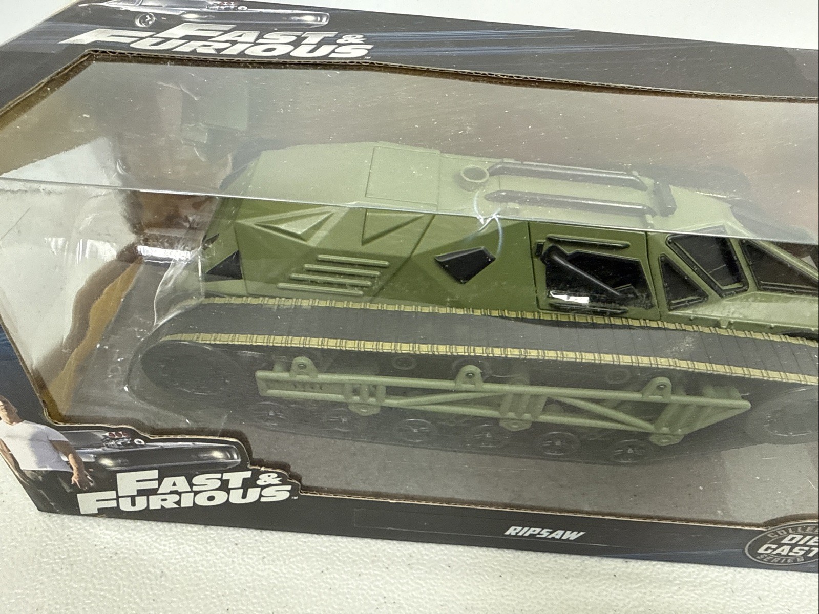 Jada 1:24 Fast & Furious Ripsaw Tank