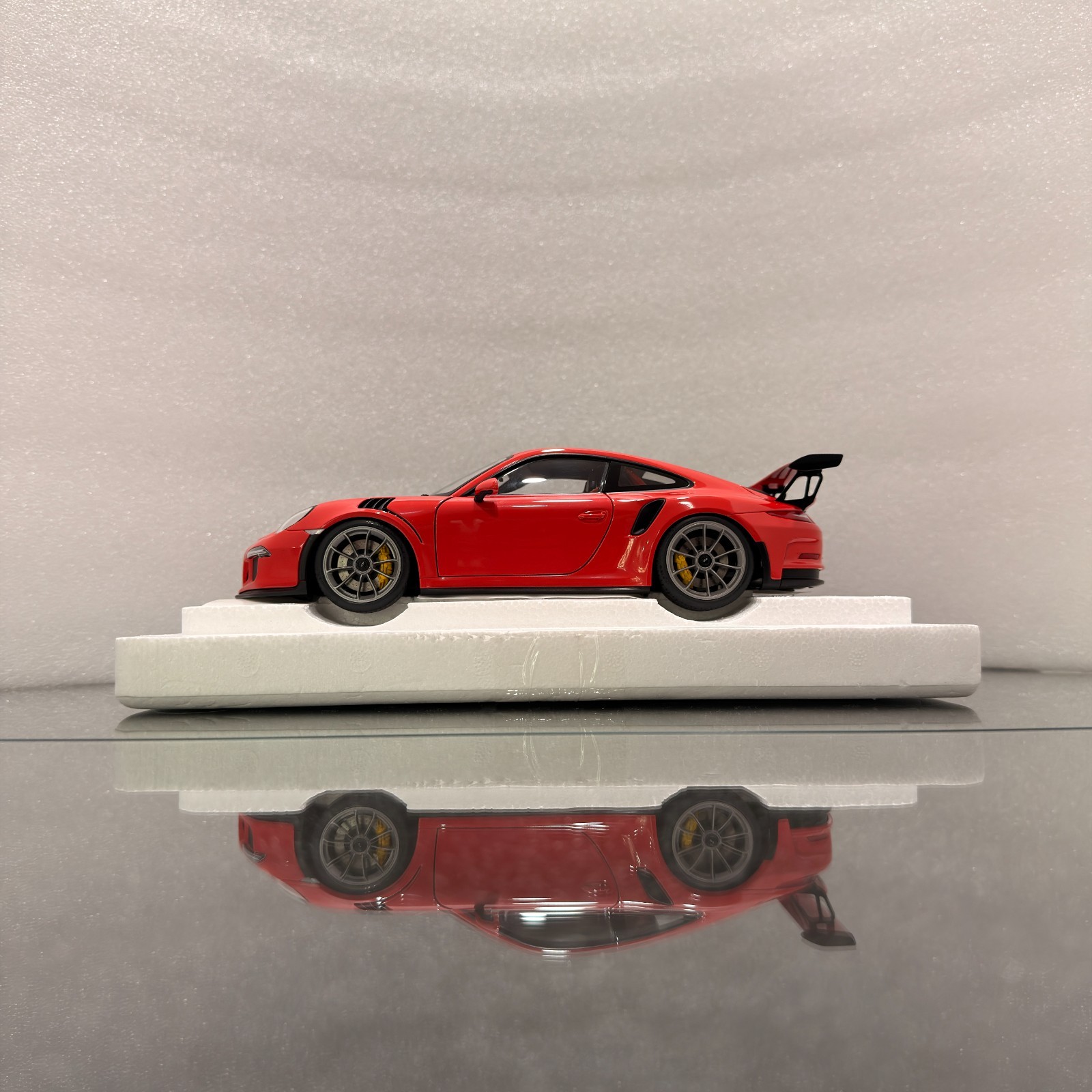 1:18 AUTOart Porsche 991.1 GT3RS Lava Orange 78165