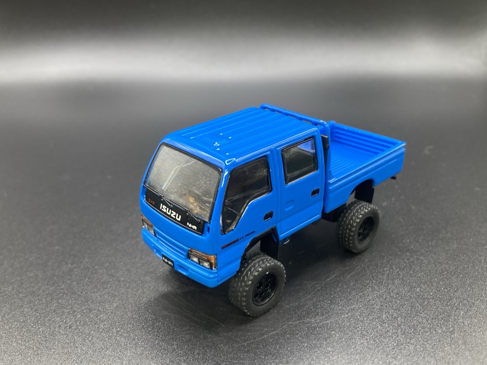 Isuzu NHR Lifted 4×4 Pickup Truck 1/64 Scale Massdi Diecast Custom Model1