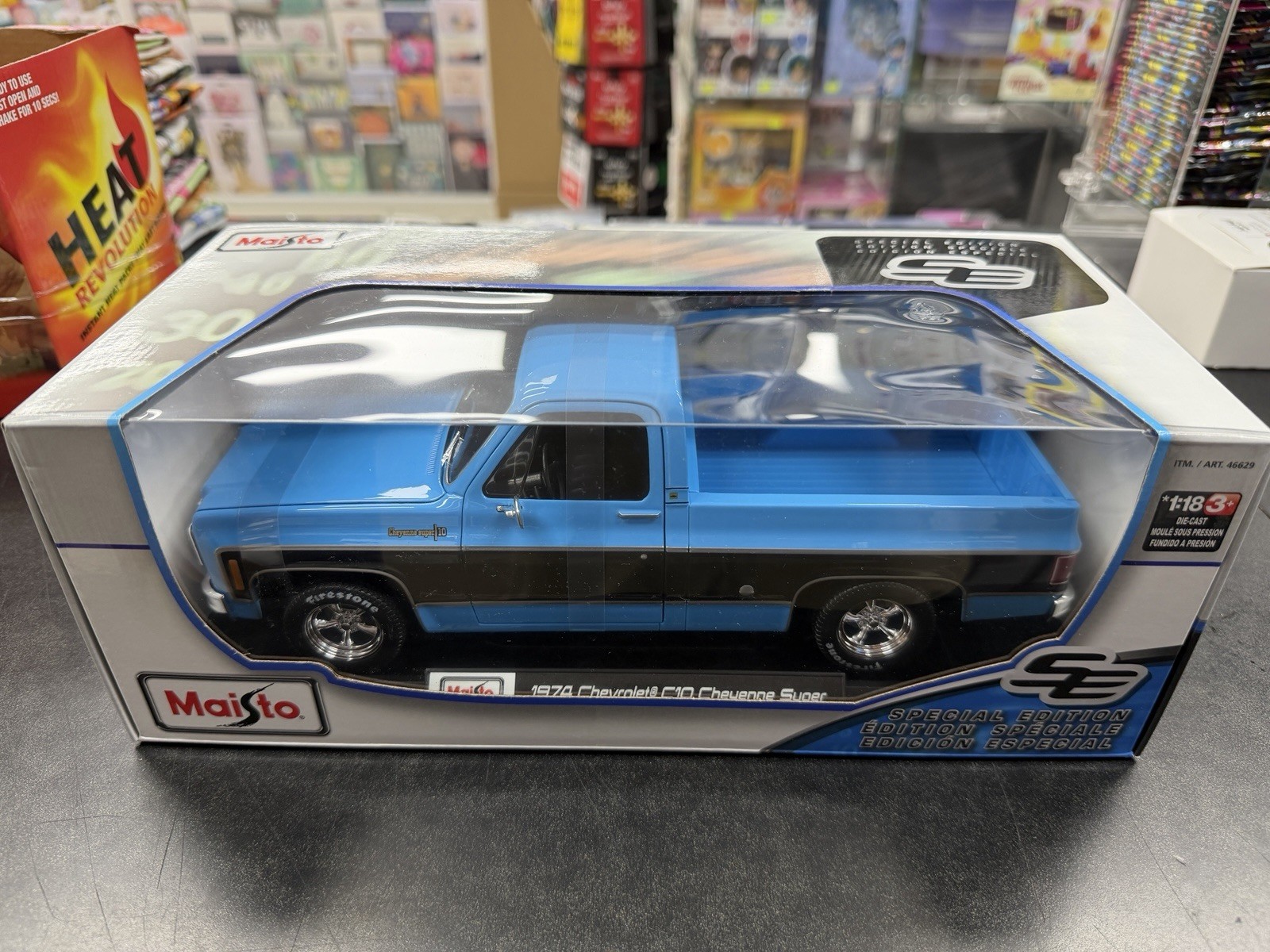 Maisto 1/18 1974 Chevrolet C10 Cheyenne Super Blue With Black Stripe DieCast Car