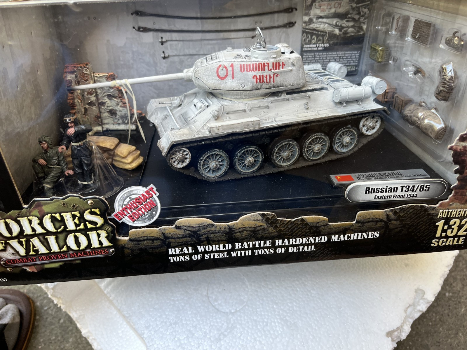 FORCES OF VALOR: Russian Tank T34/85, Eastern Front 1944, 1/32, “80218”