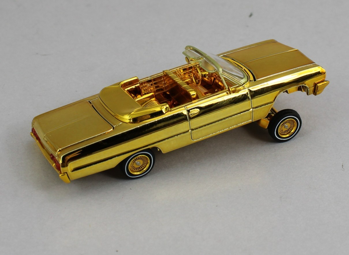 1:64 *FINE WORKS 64* GOLD CHROME Chevrolet IMPALA *LOWRIDER* NIB