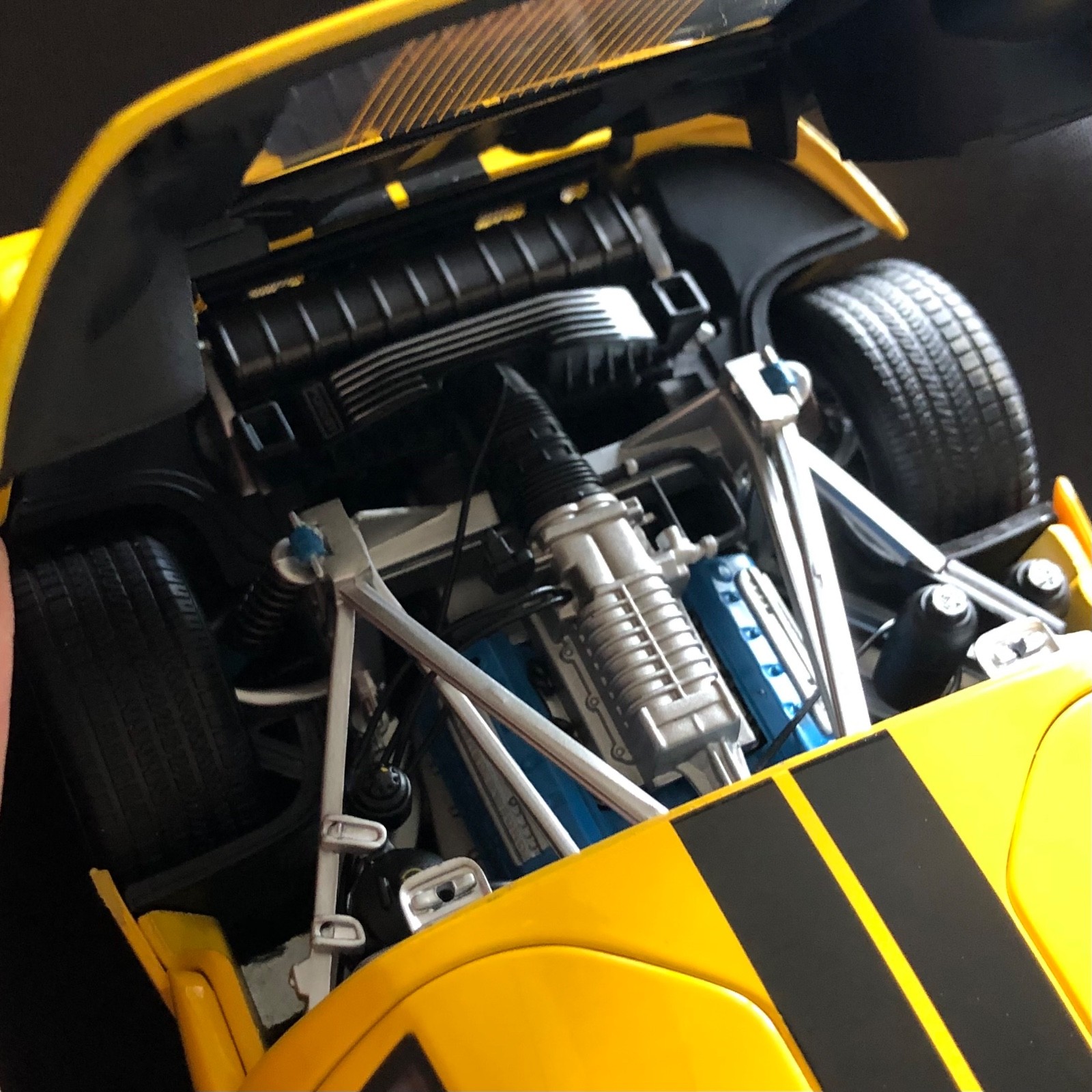 AUTO art Millennium 2004 Ford GT Yellow w/Black Stripes *NIB* 1:18