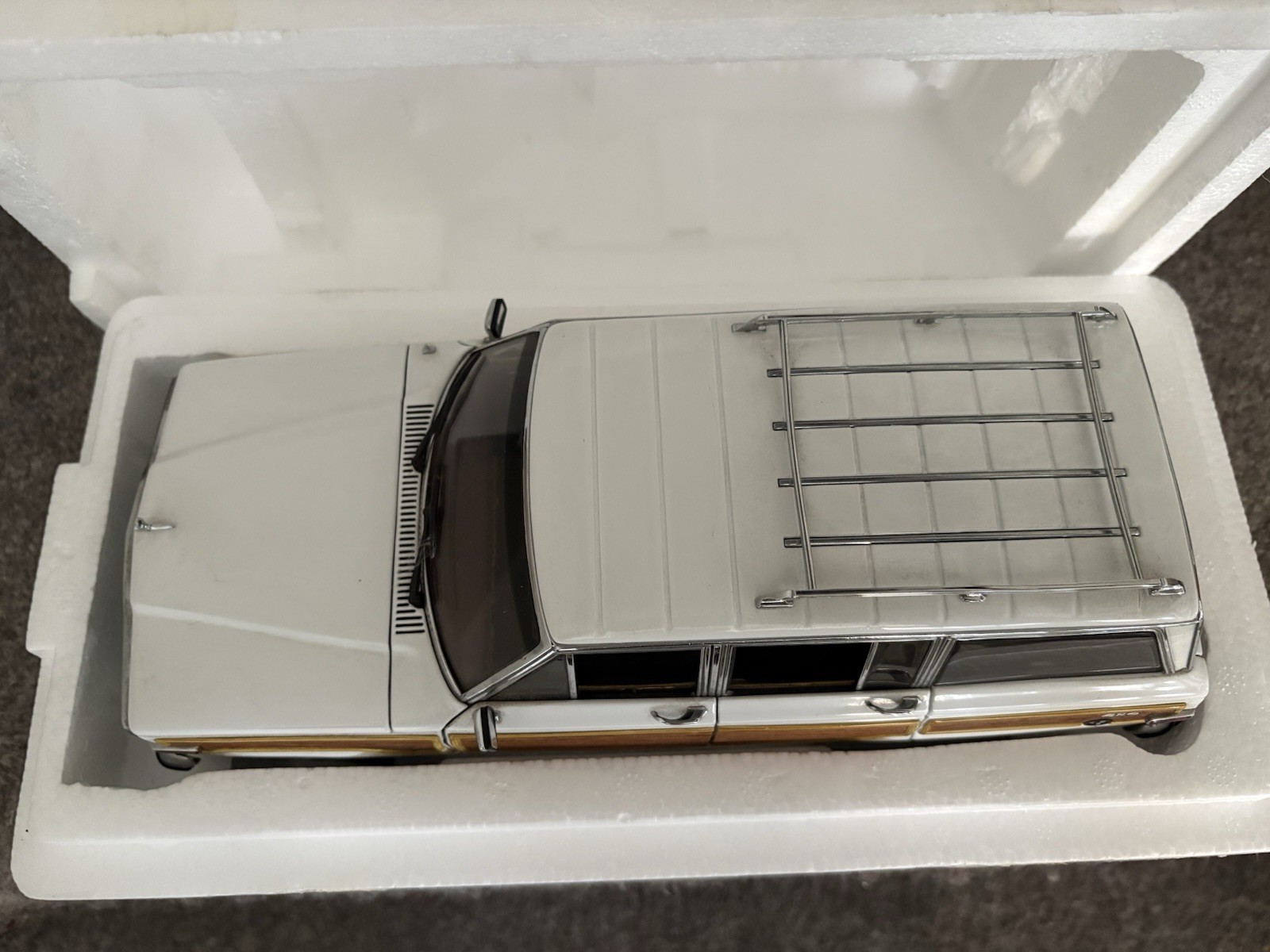 AUTOart Millennium 1/18 Jeep Grand Wagoneer #74001 Boxed Model Car