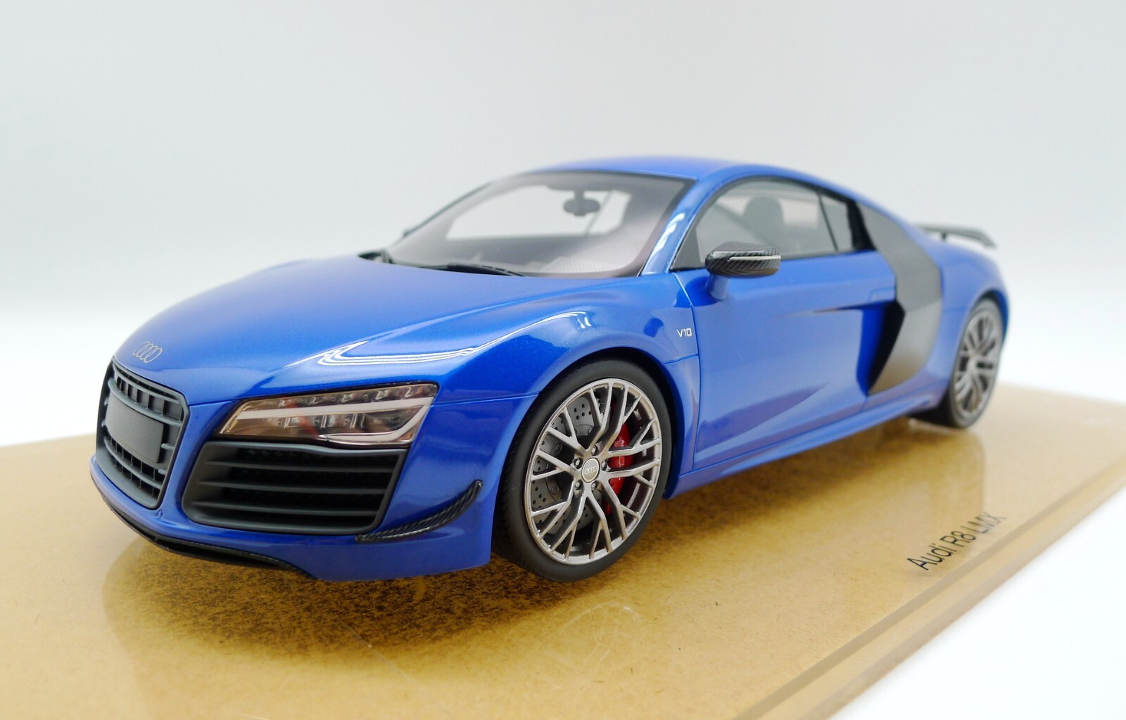 1 /18 Audi R8 LMX Blue Color Resin Model car By DNA Collectibles