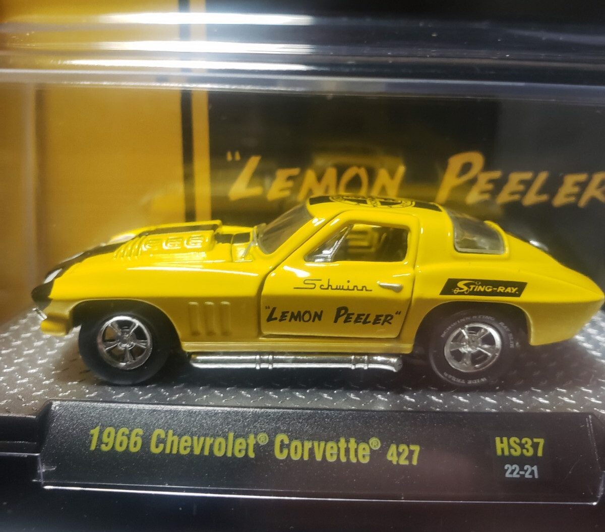 1:64 1966 CHEVROLET STING RAY CORVETTE 427 ENGINE OUT OF PRODUCTION SEALED NEW!!