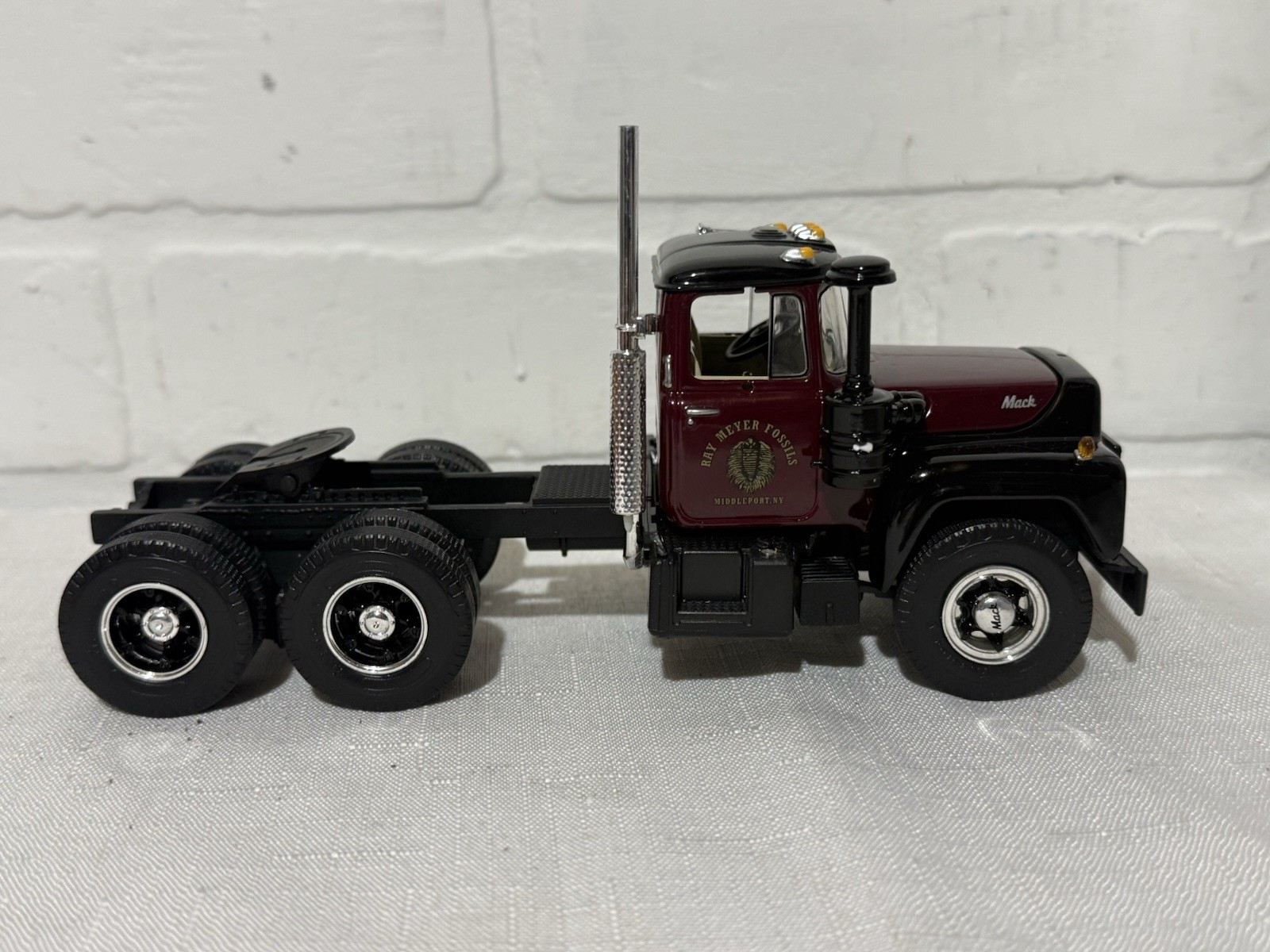 First Gear 19-2629 Ray Meyer Mack R-Model Tractor with 35′ Box Trailer NIB